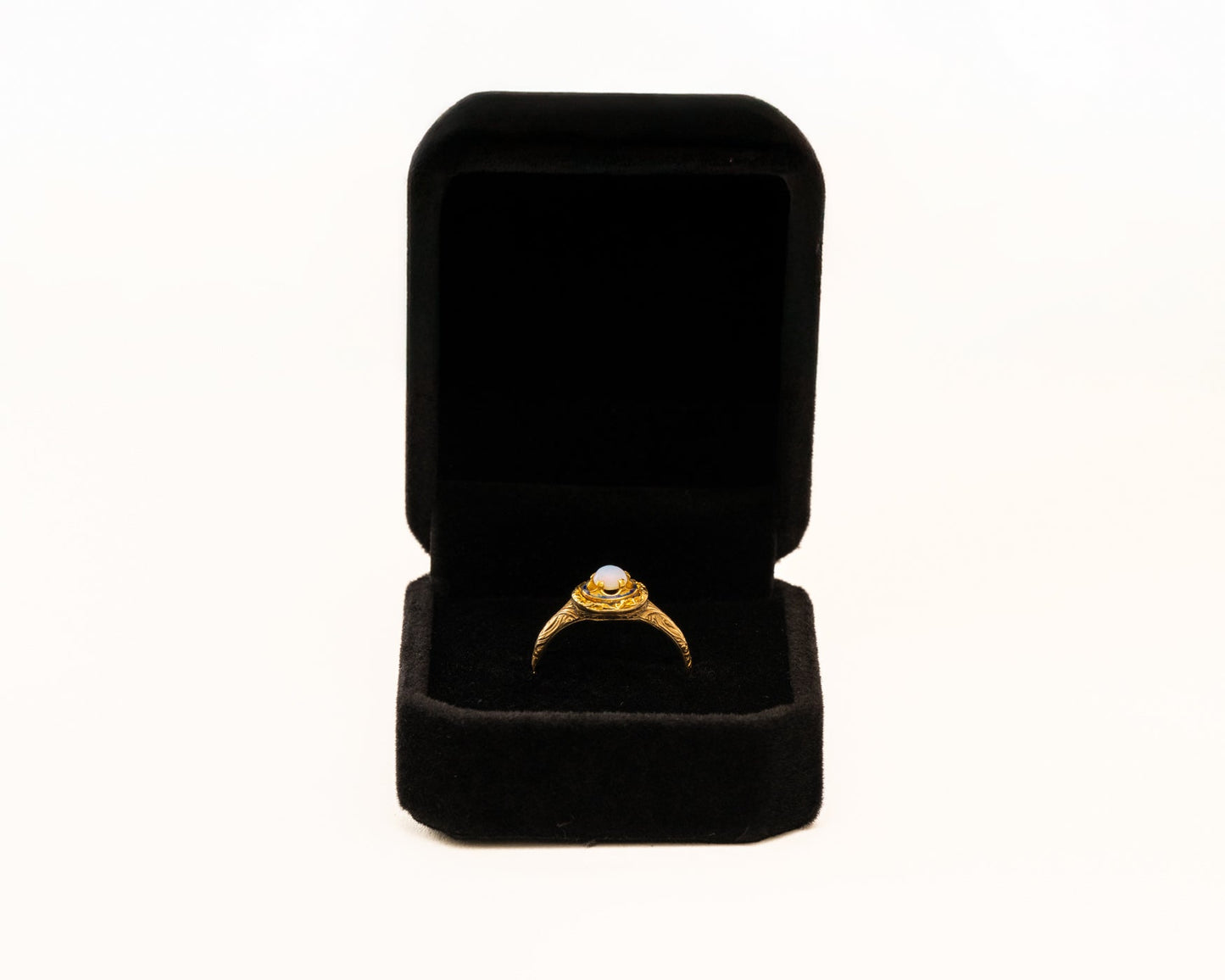 Vintage Style Opal Ring in 14K Gold