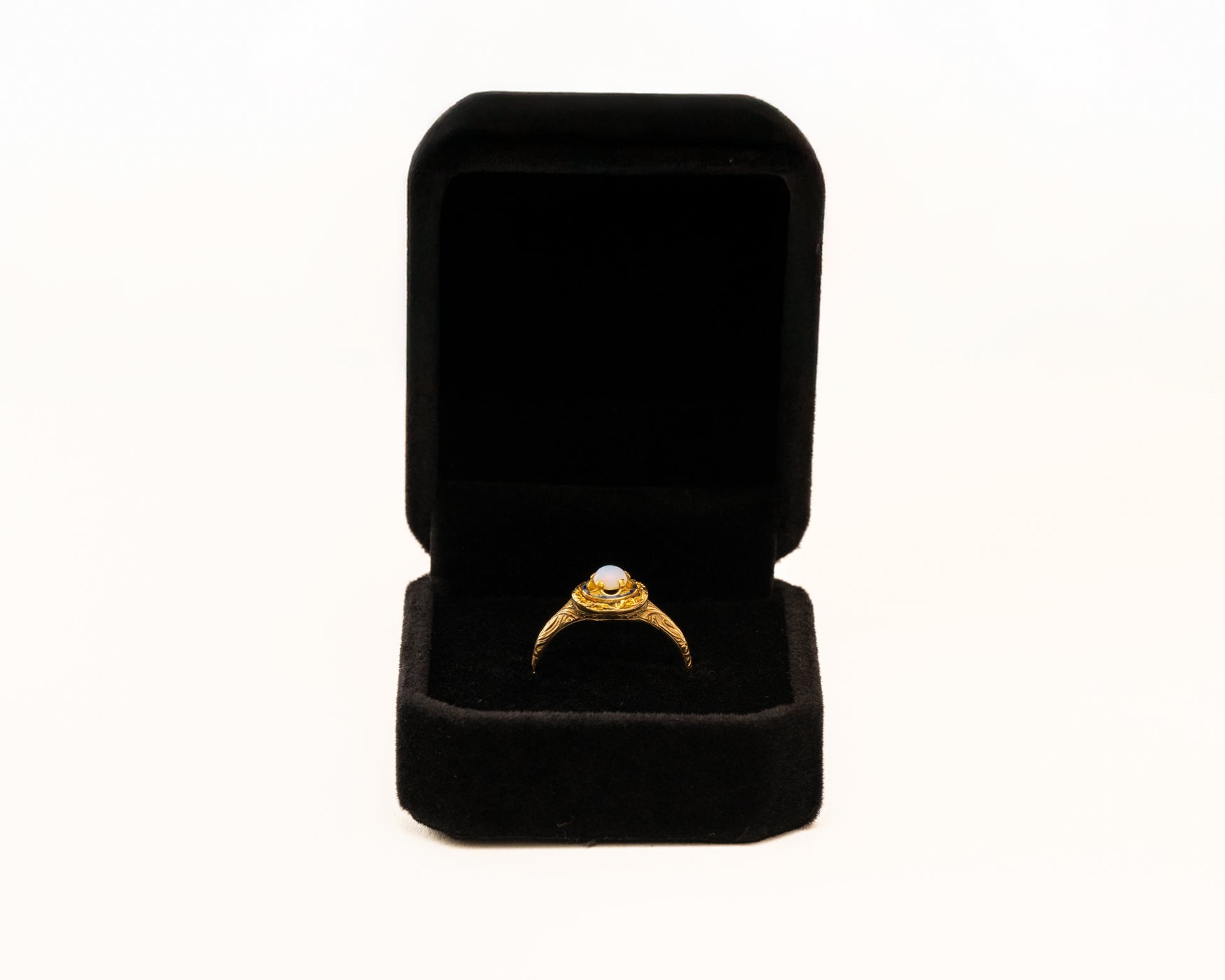 Vintage Style Opal Ring in 14K Gold